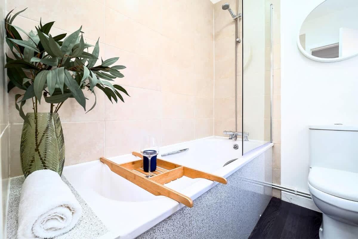 Penkhull House By Truestays - 4 Bedroom House In Stoke-On-Trent Esterno foto