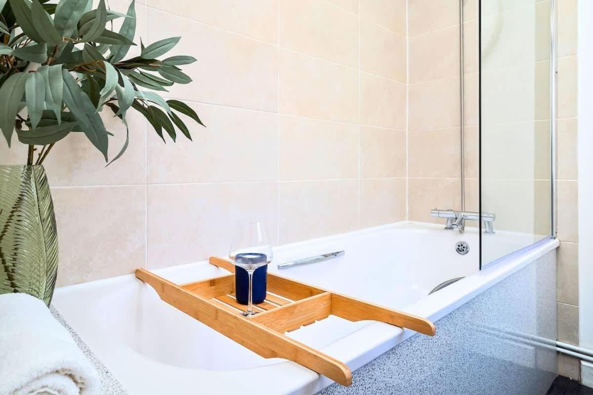 Penkhull House By Truestays - 4 Bedroom House In Stoke-On-Trent Esterno foto